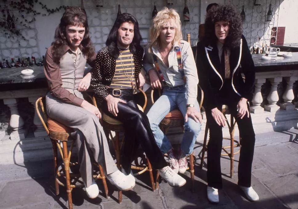 皇后乐队主唱(皇后乐队主唱弗莱迪介绍)