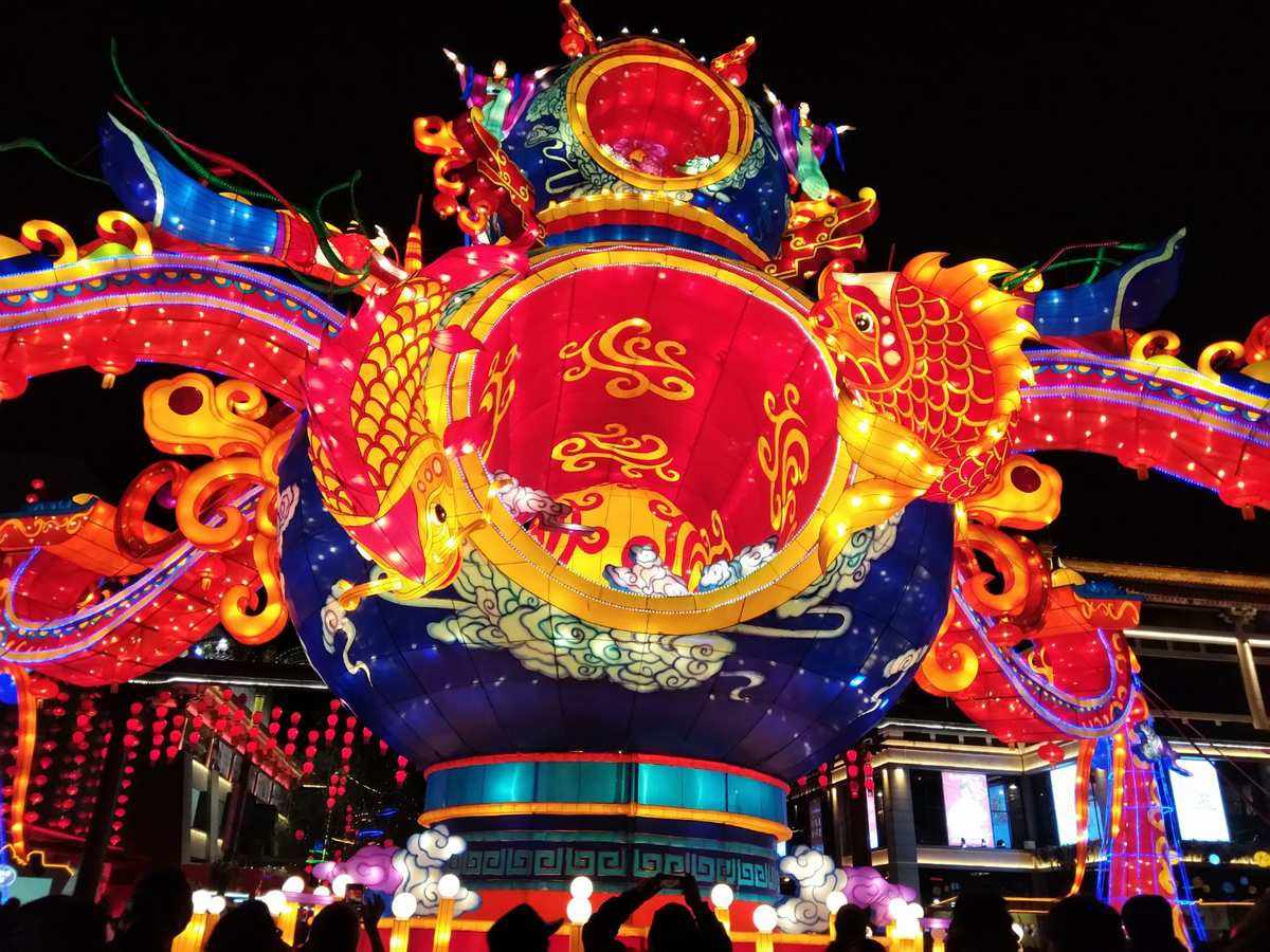 火树银花是什么意思(火树银花是什么意思一个字)