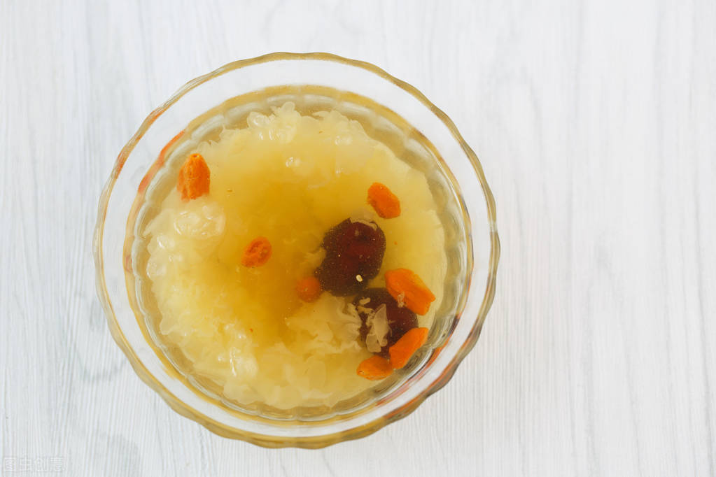 银耳热量(泡发银耳热量)