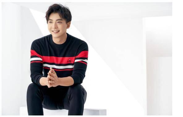 张伟的扮演者(张伟的扮演者图片)