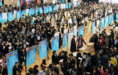 人头攒动的读音(人头攒动的读音和组词)