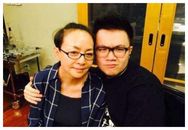 英达老婆梁欢照片(英达老婆梁欢照片0) 英达老婆梁欢照片(英达老婆梁欢照片0)