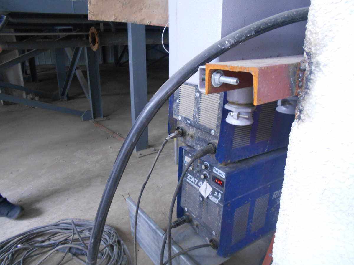 电焊机二次线(电焊机二次线是什么意思)