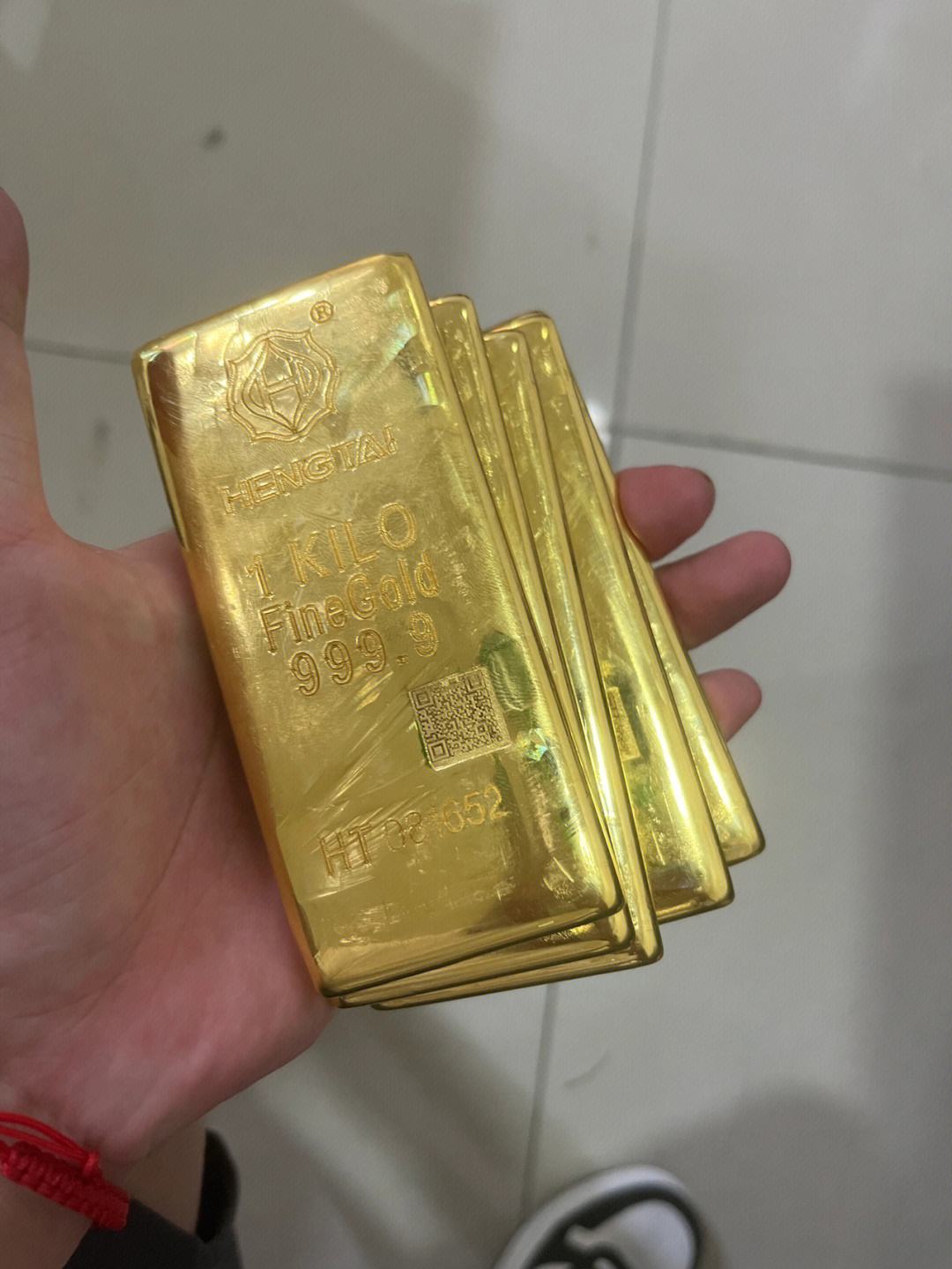 一块金砖多少钱(一块金条有多少克)