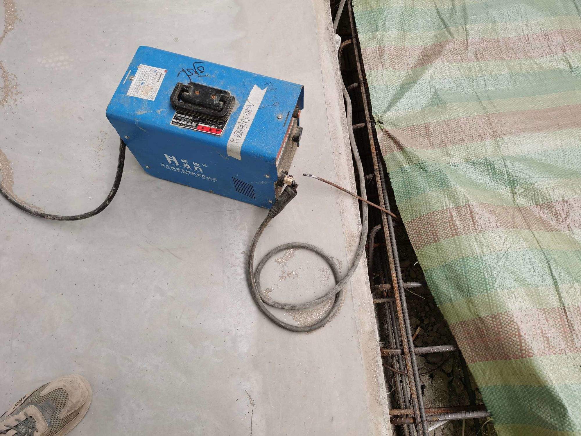 电焊机二次线(电焊机二次线搭铁线要求)