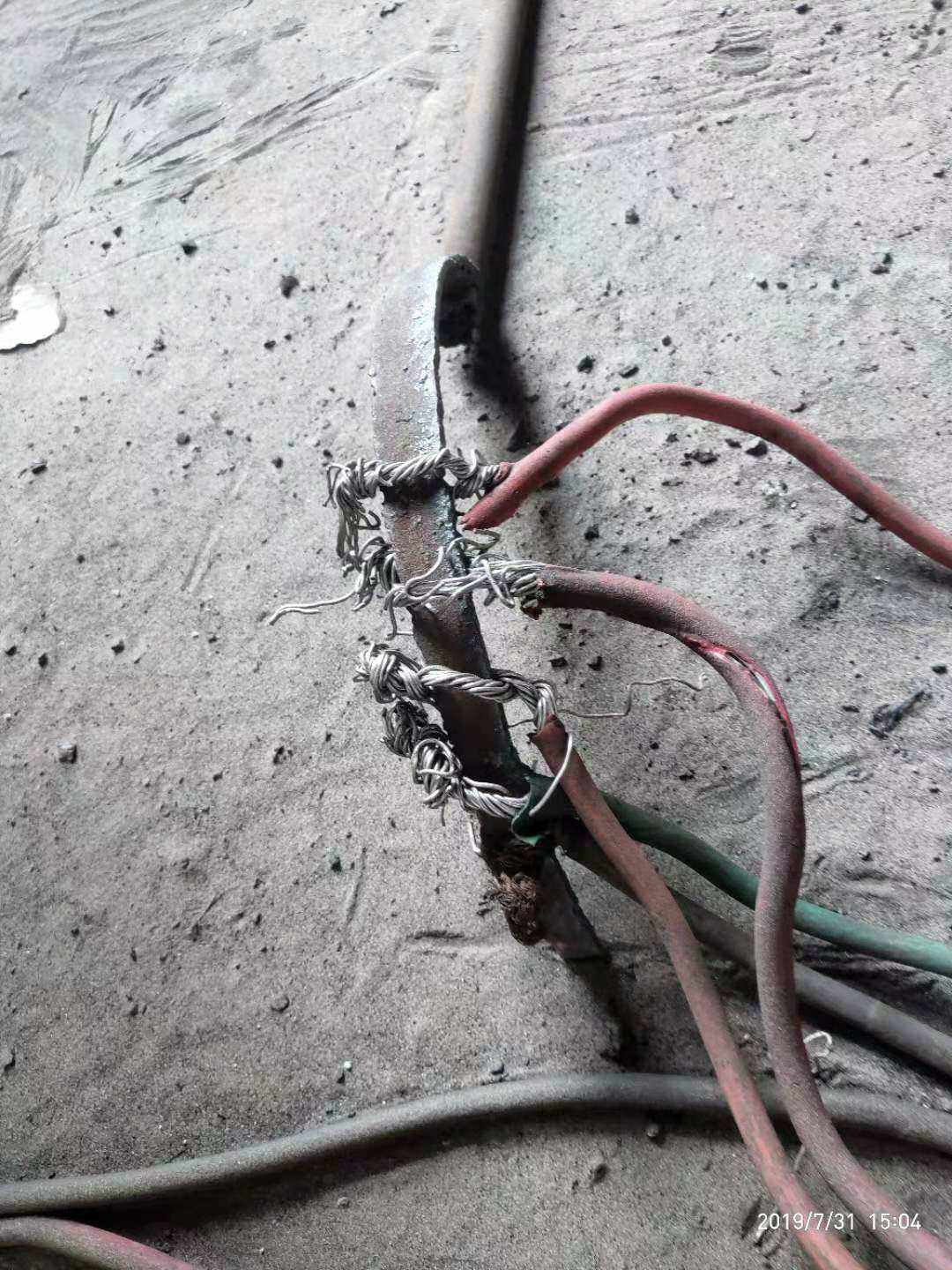 电焊机二次线(电焊机二次线搭铁线要求)