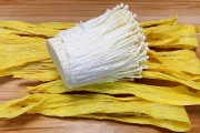 金针菇的最佳搭配(金针菇火腿肠的做法)